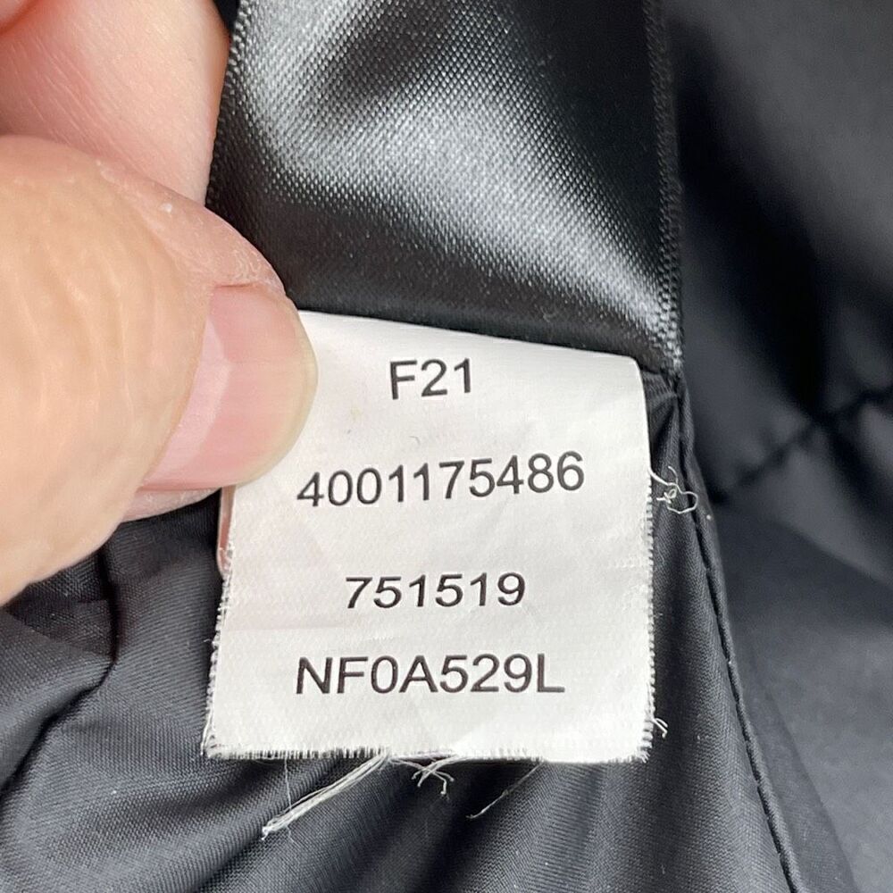 The North Face Black Based Warner Brothers Everyday Puffer Jacket Medium - Picture 8 of 8